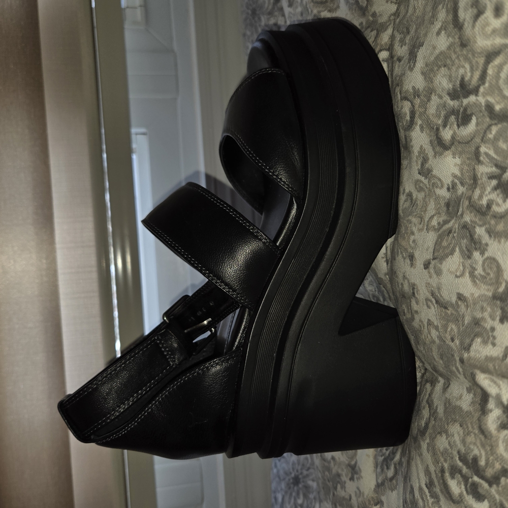 Women's Windsor Smith Black Platform Sandals.New Without Tag.